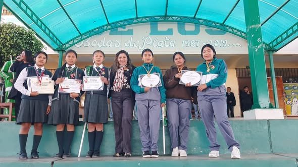 ¡ORGULLO ESMERALDINO!   ESTUDIANTES OCUPARON PRIMEROS PUESTOS EN OLIMPIADA NACIONAL DE MATEMÁTICA Y COMUNICACIÓN